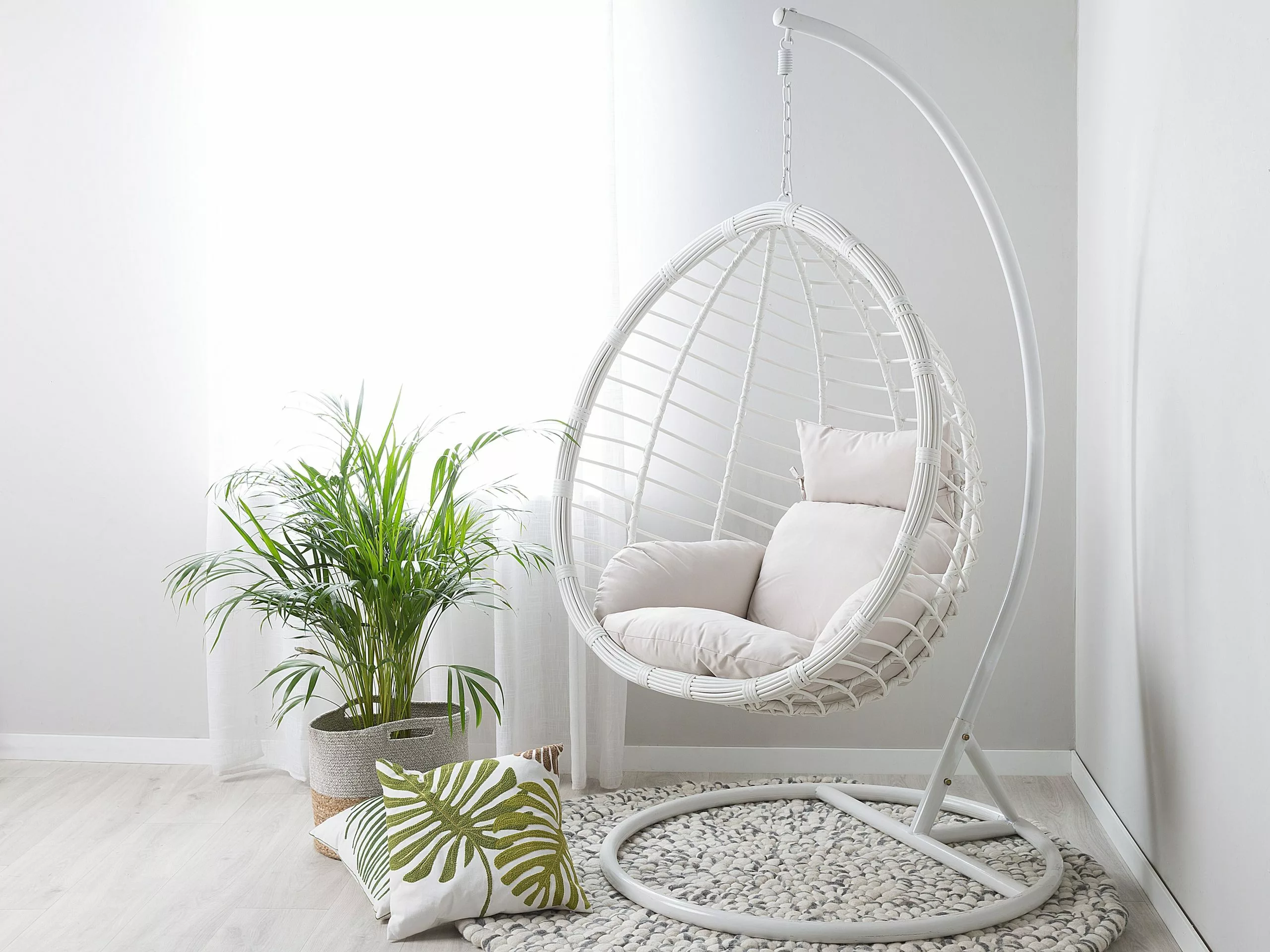 Beliani Fotel Wiszący Ze Stojakiem Z Technorattanu Biały FANO - obrazek 2