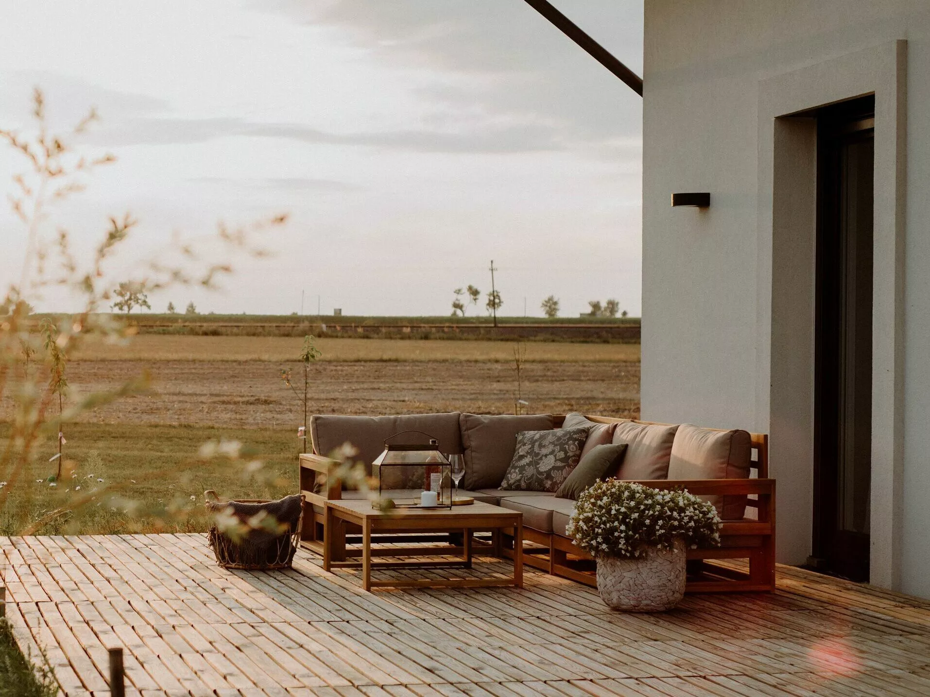 Beliani Zestaw Ogrodowy Z Certyfikowanego Drewna 4-osobowy Prawostronny Beżowoszary TIMOR - obrazek 3