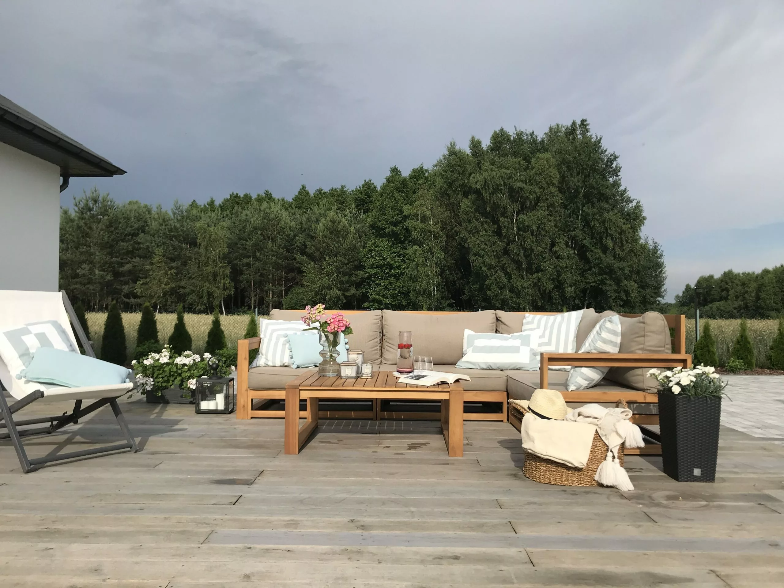 Beliani Zestaw Ogrodowy Drewniany 4-osobowy Prawostronny Beżowoszary TIMOR - obrazek 7