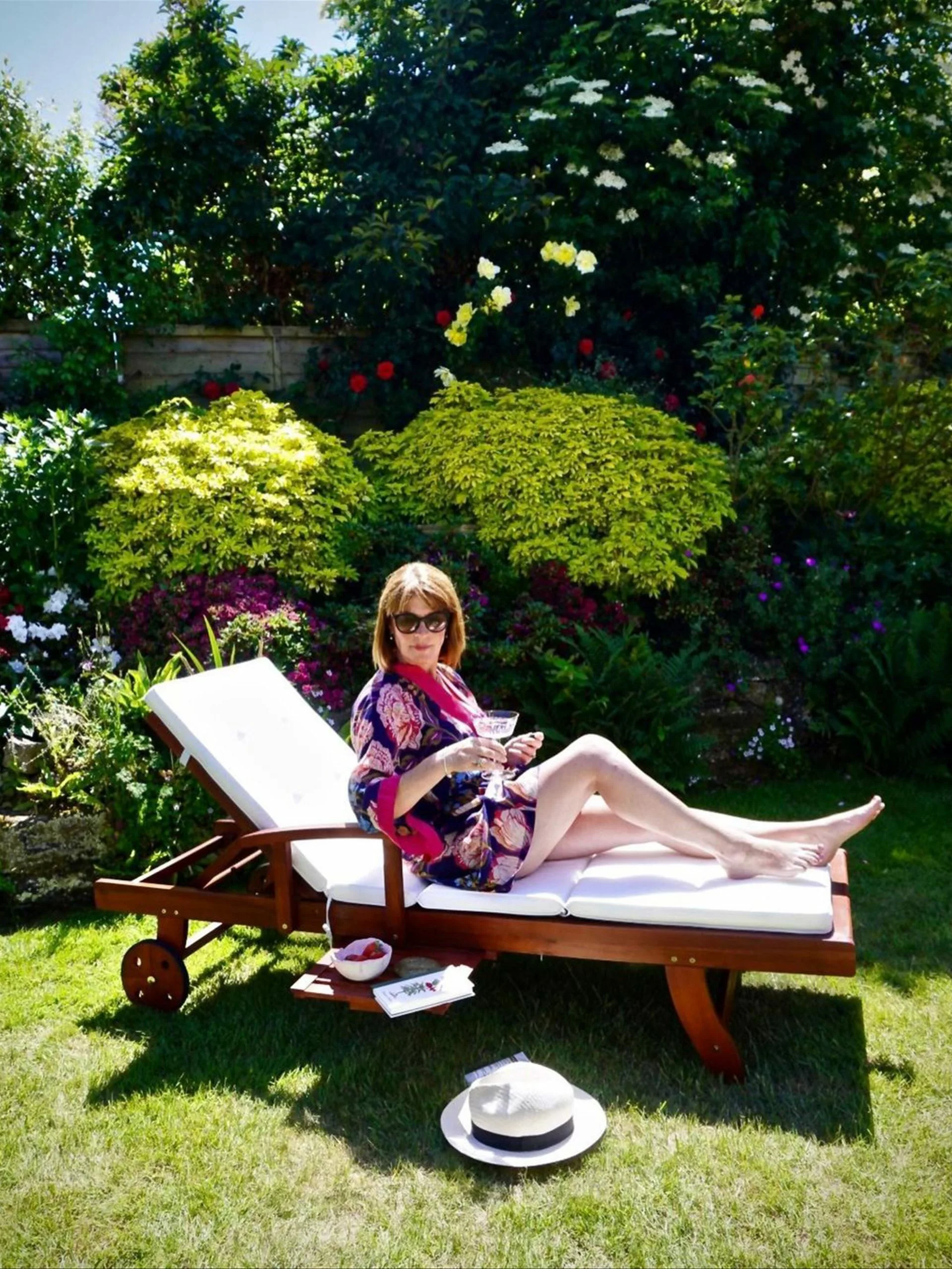 Beliani Leżak Ogrodowy Drewno Akacjowe Z Poduszką Białą TOSCANA - obrazek 9