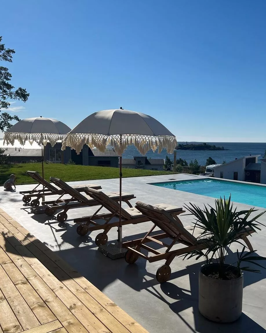 Beliani Leżak Ogrodowy Drewniany Z Poduszką Beżowoszarą CESANA - obrazek 7